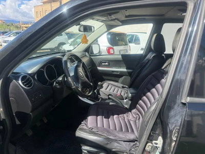 Suzuki Grand Vitara 1.9 DDiS 5 porte Executive (9)