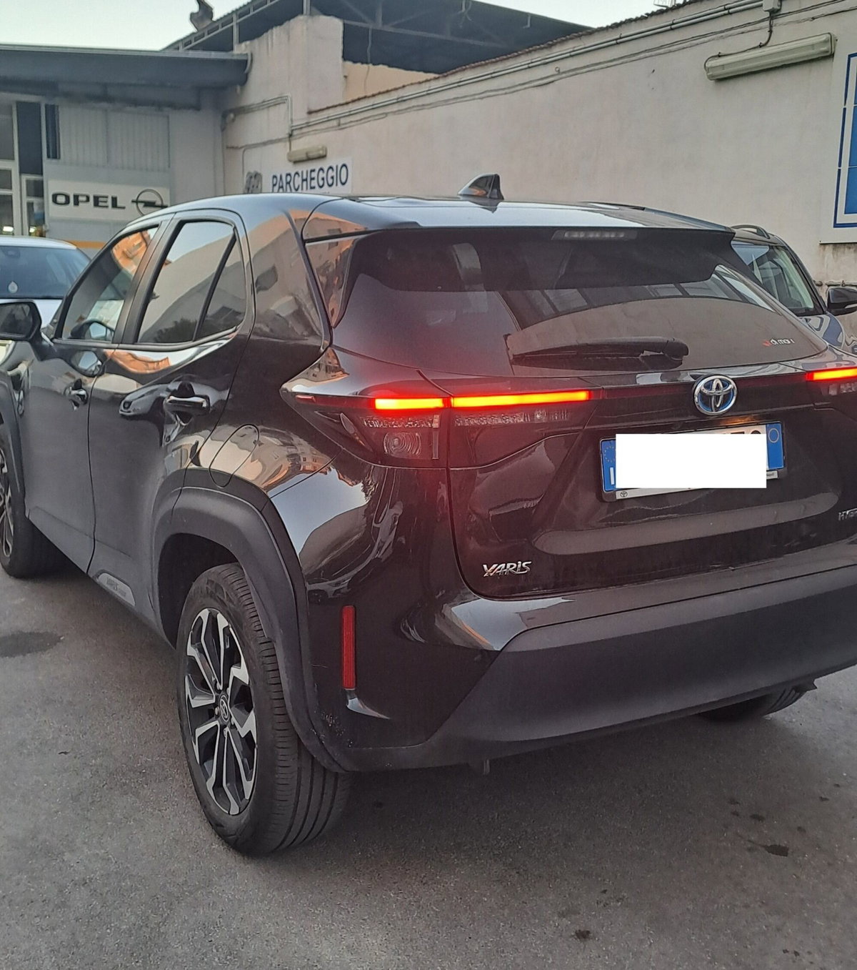 Toyota Yaris Cross 1.5 Hybrid 5p. E-CVT AWD-i Lounge (2)