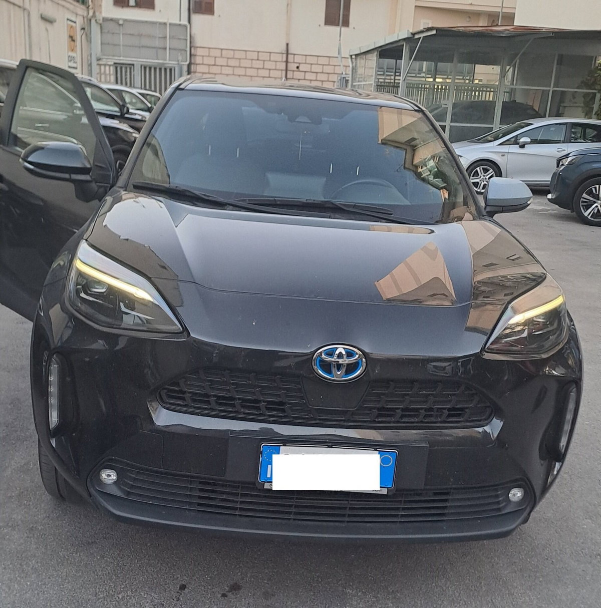 Toyota Yaris Cross 1.5 Hybrid 5p. E-CVT AWD-i Lounge (3)