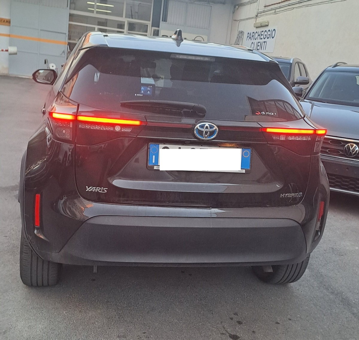 Toyota Yaris Cross 1.5 Hybrid 5p. E-CVT AWD-i Lounge (4)