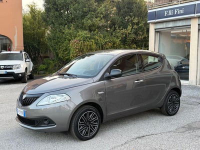 Lancia Ypsilon 1.0 FireFly 5 porte S&S Hybrid Silver Plus usata