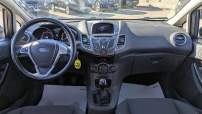 Ford Fiesta 1.5 TDCi 75CV 5 porte (10)