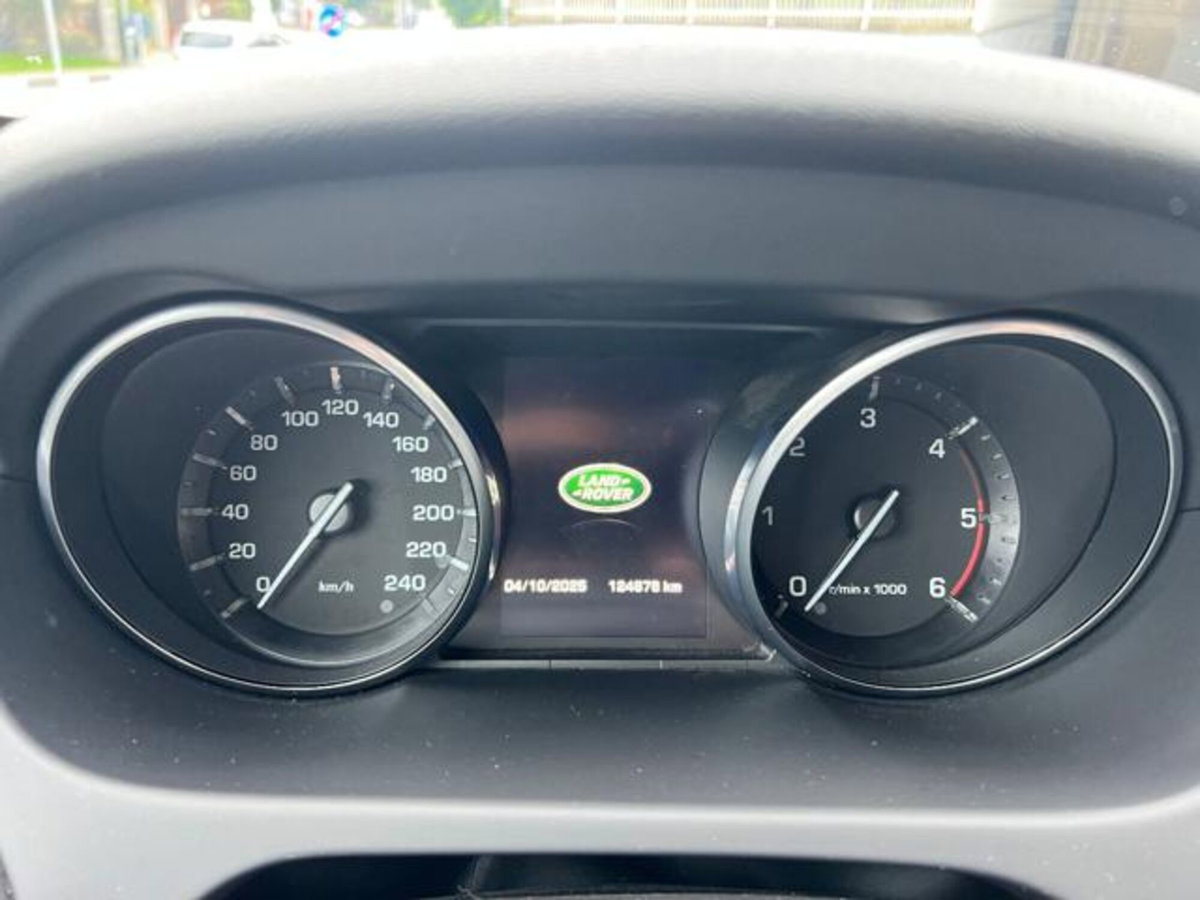 Land Rover Discovery Sport 2.0 TD4 180 CV HSE Luxury (11)