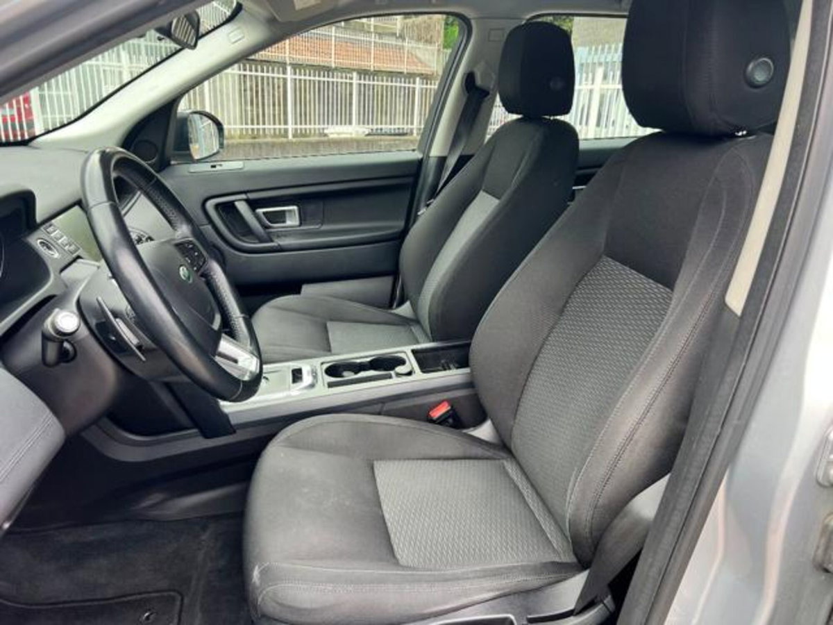 Land Rover Discovery Sport 2.0 TD4 180 CV HSE Luxury (12)