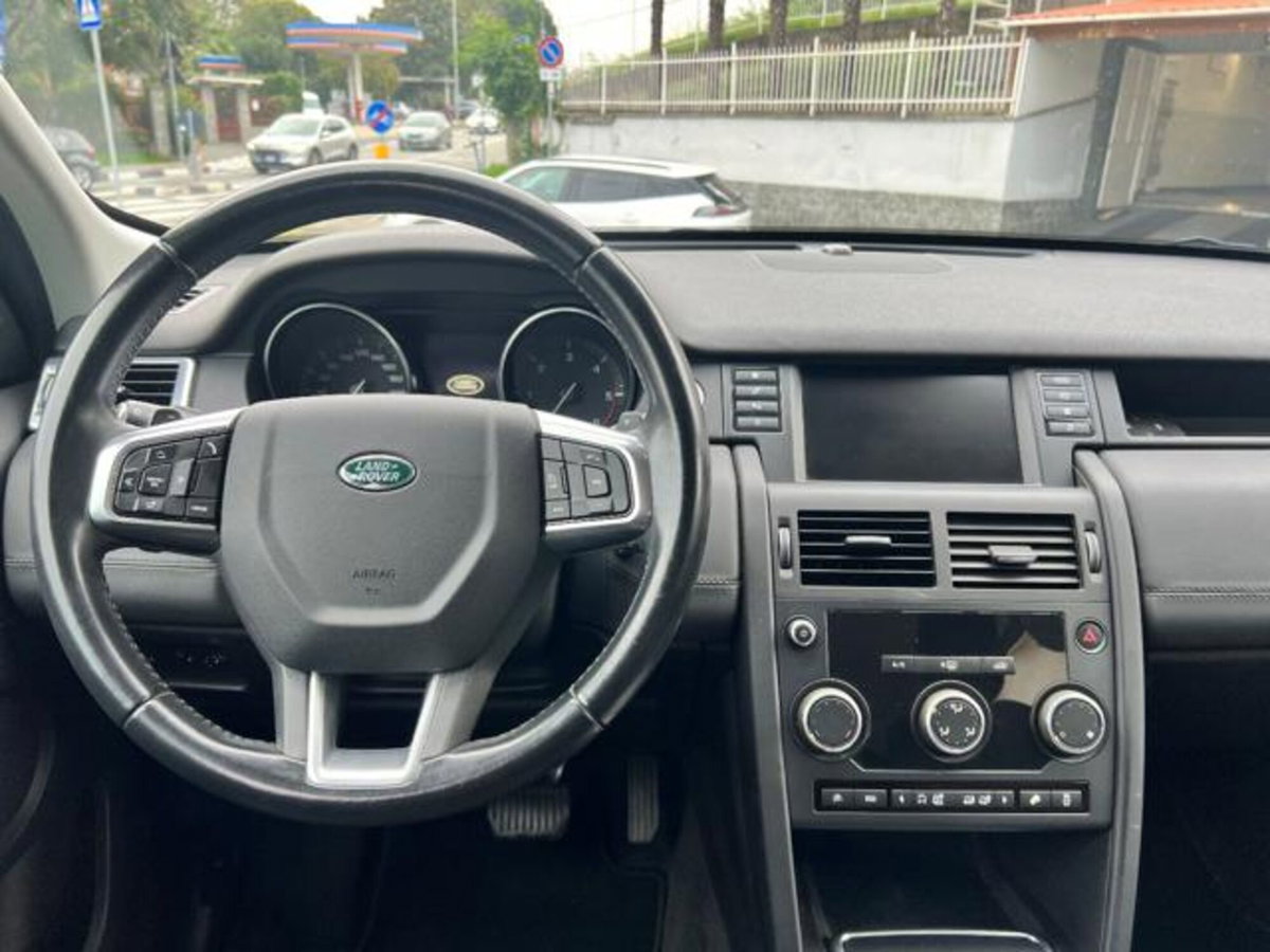 Land Rover Discovery Sport 2.0 TD4 180 CV HSE Luxury (14)
