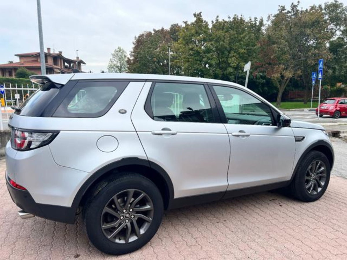 Land Rover Discovery Sport 2.0 TD4 180 CV HSE Luxury (3)