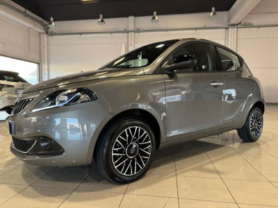 Lancia Ypsilon 1.0 FireFly 5 porte S&S Hybrid Ecochic A. Ferretti usata