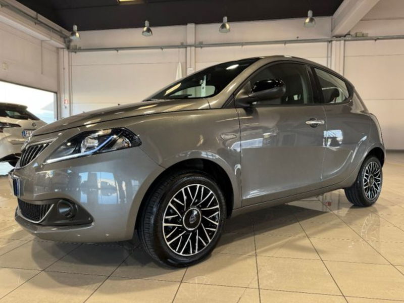Lancia Ypsilon 1.0 FireFly 5 porte S&S Hybrid Ecochic A. Ferretti
