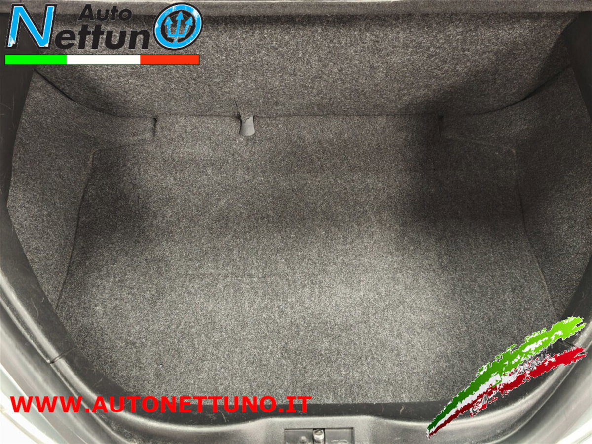 Volkswagen New Beetle 1.6 (11)