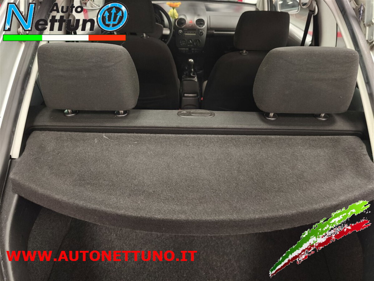 Volkswagen New Beetle 1.6 (12)