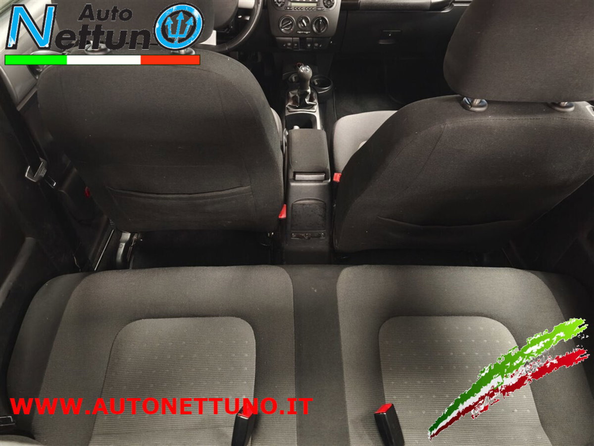 Volkswagen New Beetle 1.6 (13)