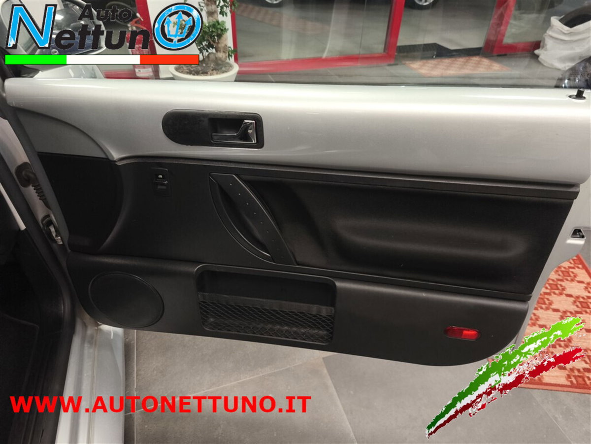 Volkswagen New Beetle 1.6 (14)