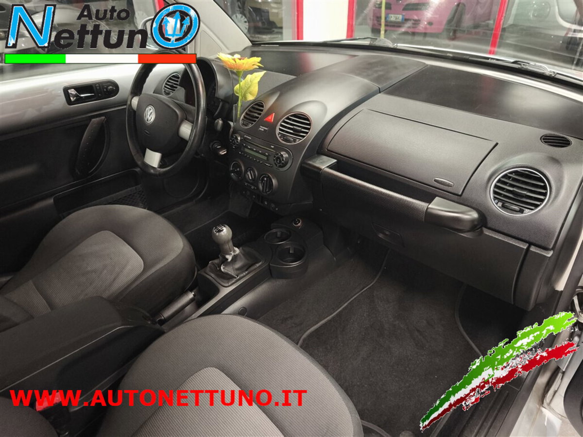 Volkswagen New Beetle 1.6 (15)