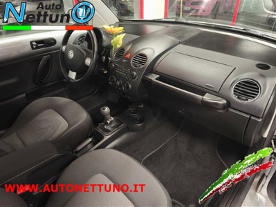 Volkswagen New Beetle 1.6 (15)