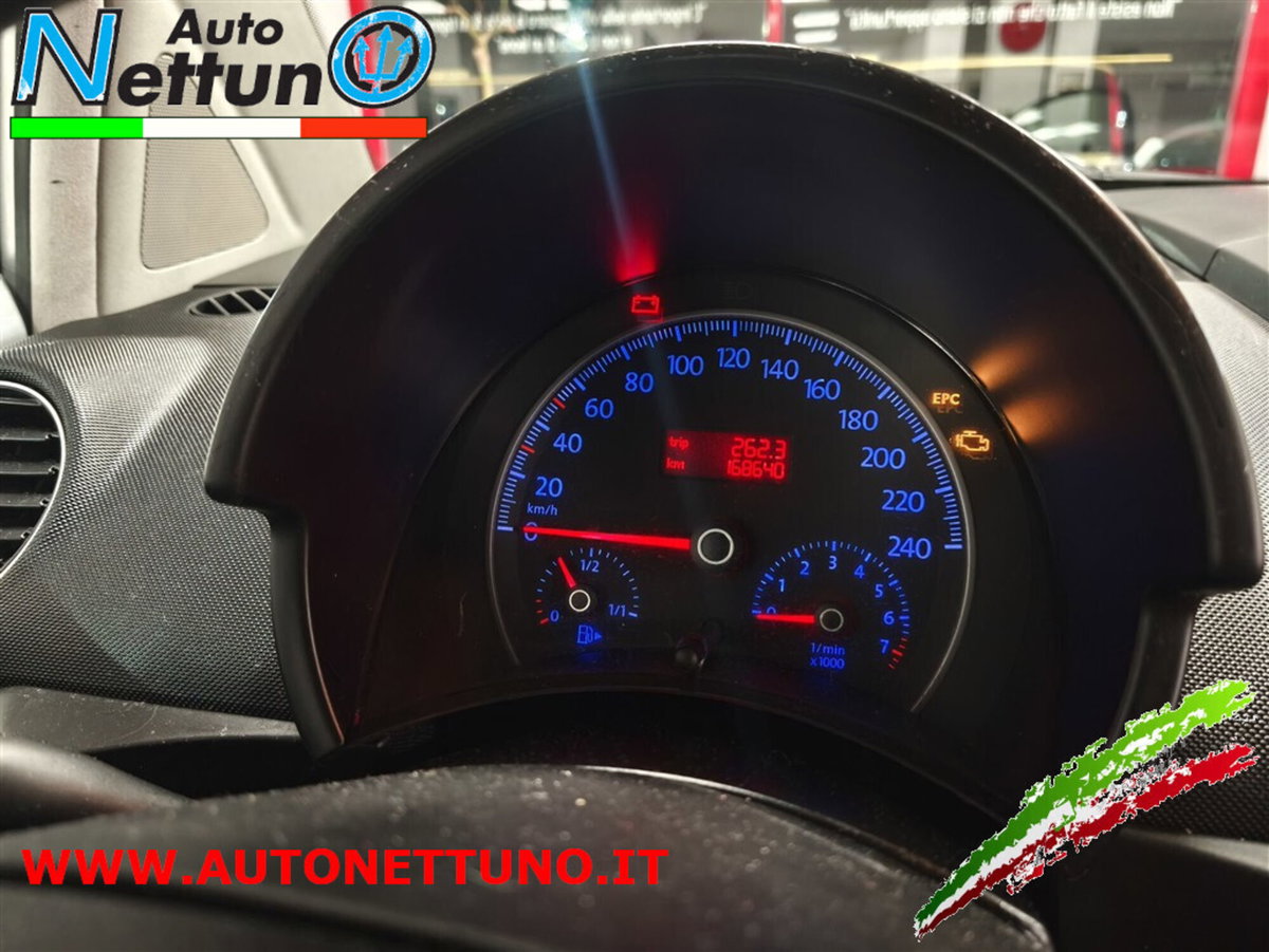 Volkswagen New Beetle 1.6 (18)