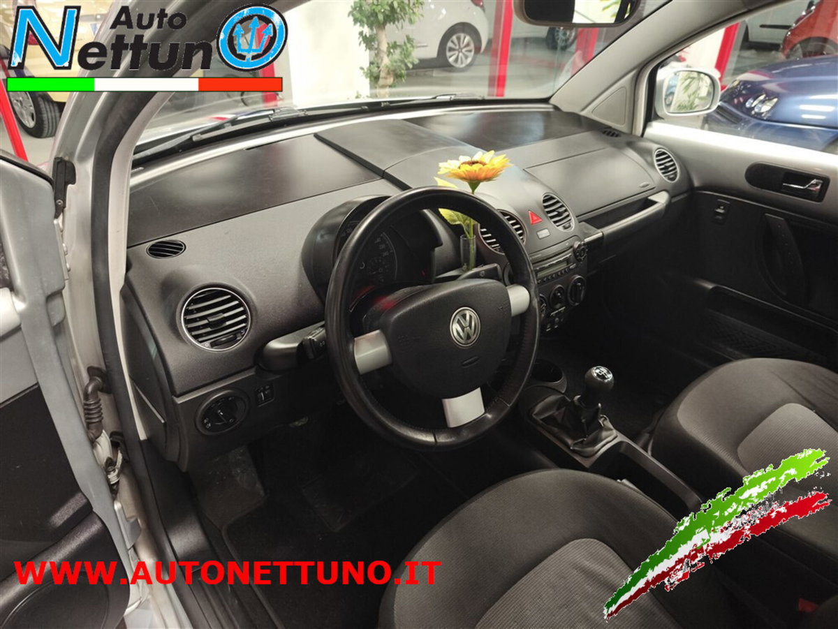Volkswagen New Beetle 1.6 (6)