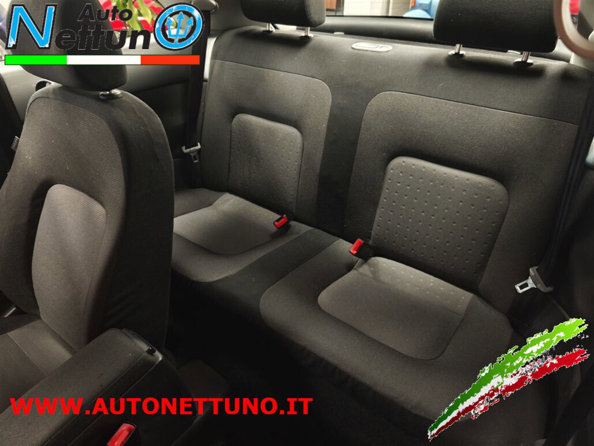 Volkswagen New Beetle 1.6 (8)