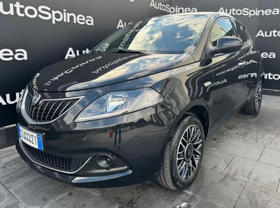 Lancia Ypsilon 1.0 FireFly 5 porte S&S Hybrid Ecochic Silver usata