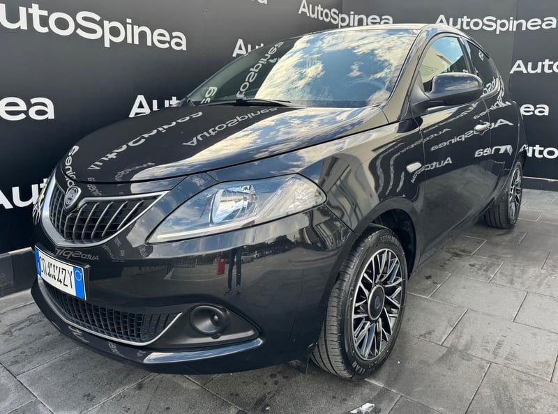 Lancia Ypsilon 1.0 FireFly 5 porte S&S Hybrid Ecochic Silver