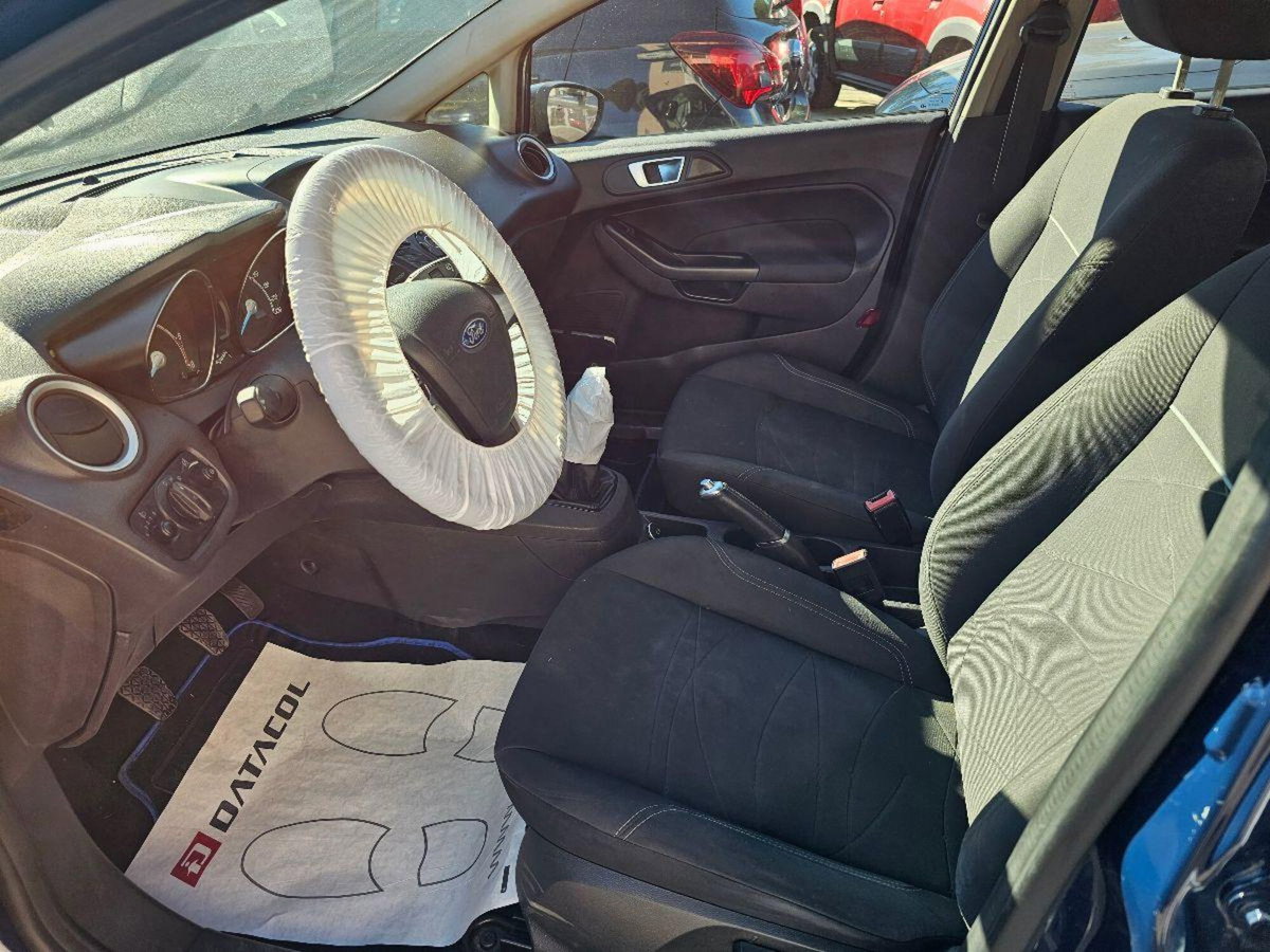 Ford Fiesta 1.5 TDCi 75CV 5 porte (10)
