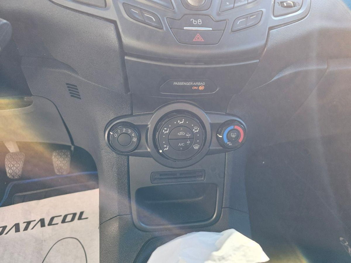 Ford Fiesta 1.5 TDCi 75CV 5 porte (13)