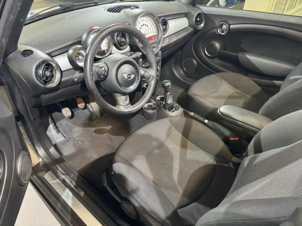 MINI Mini Cabrio 1.6 16V Cooper D Cabrio (14)