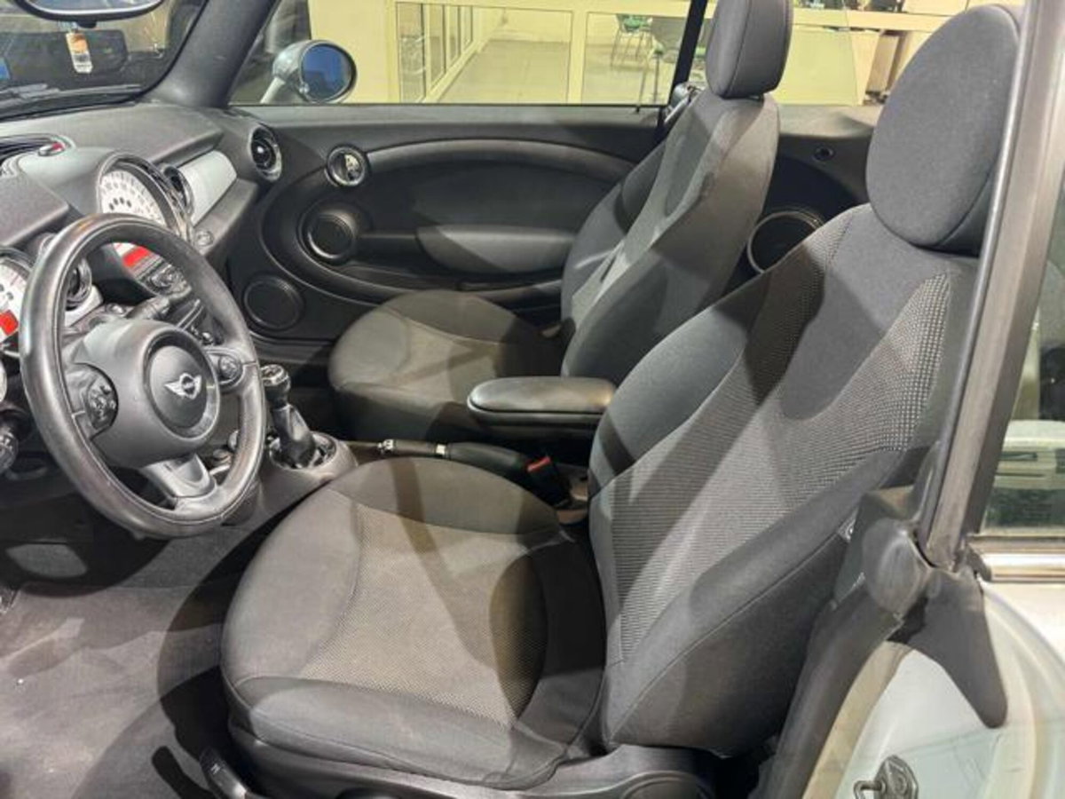 MINI Mini Cabrio 1.6 16V Cooper D Cabrio (15)