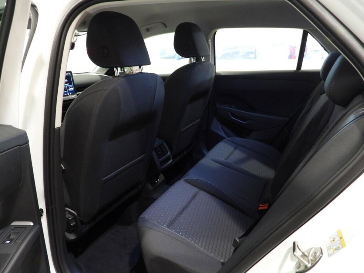 Volkswagen T-Roc 1.5 etsi Life 115cv dsg (12)