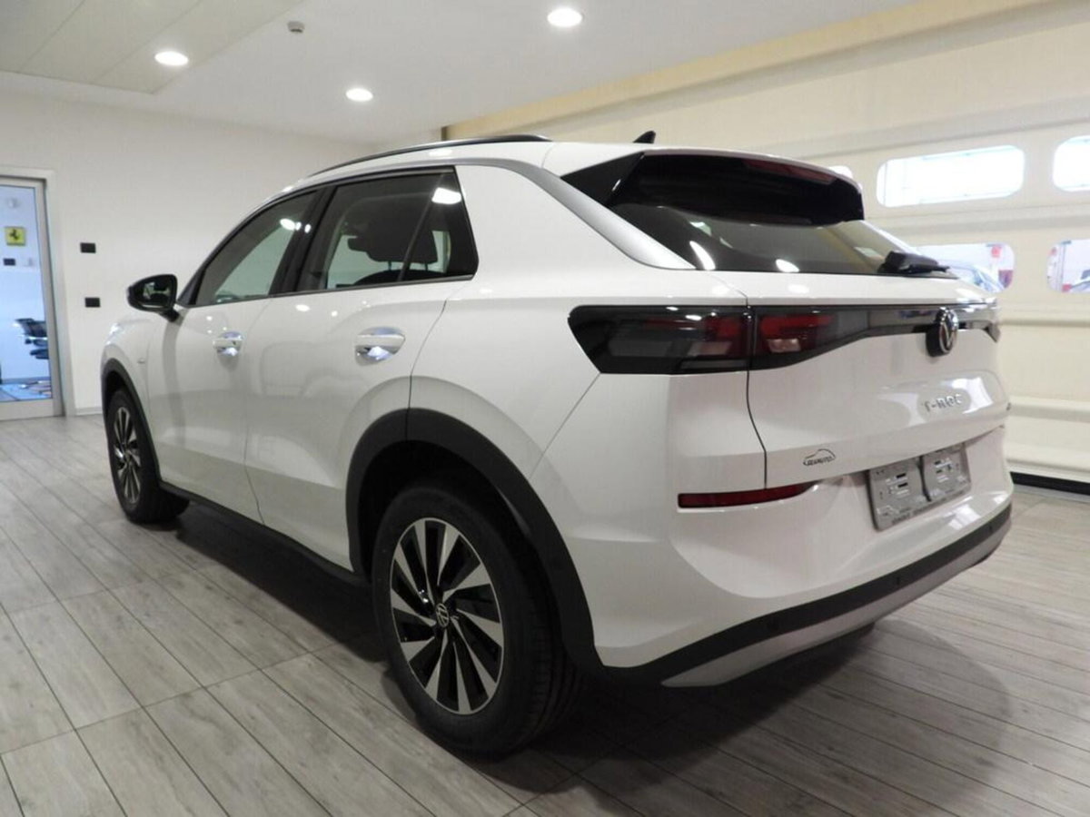 Volkswagen T-Roc 1.5 etsi Life 115cv dsg (4)