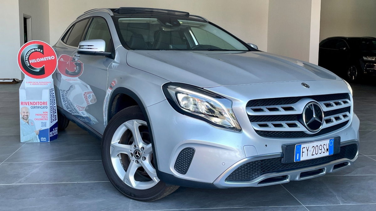 Mercedes-Benz GLA SUV 180 Premium