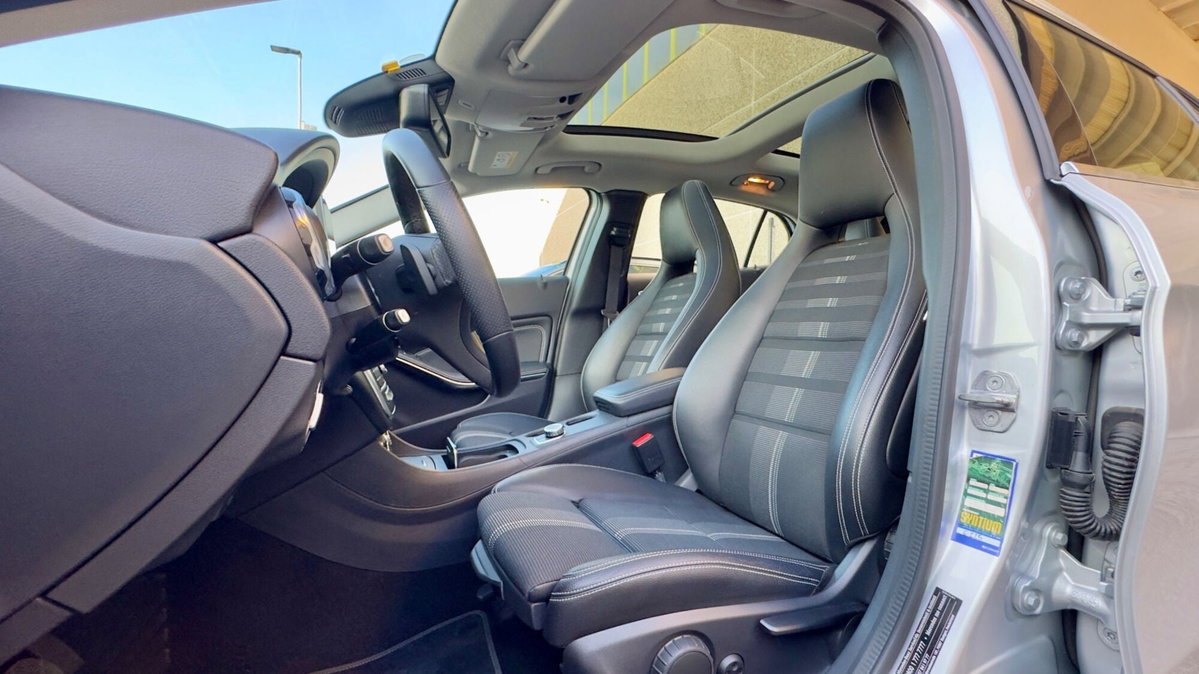Mercedes-Benz GLA SUV 180 Premium (9)