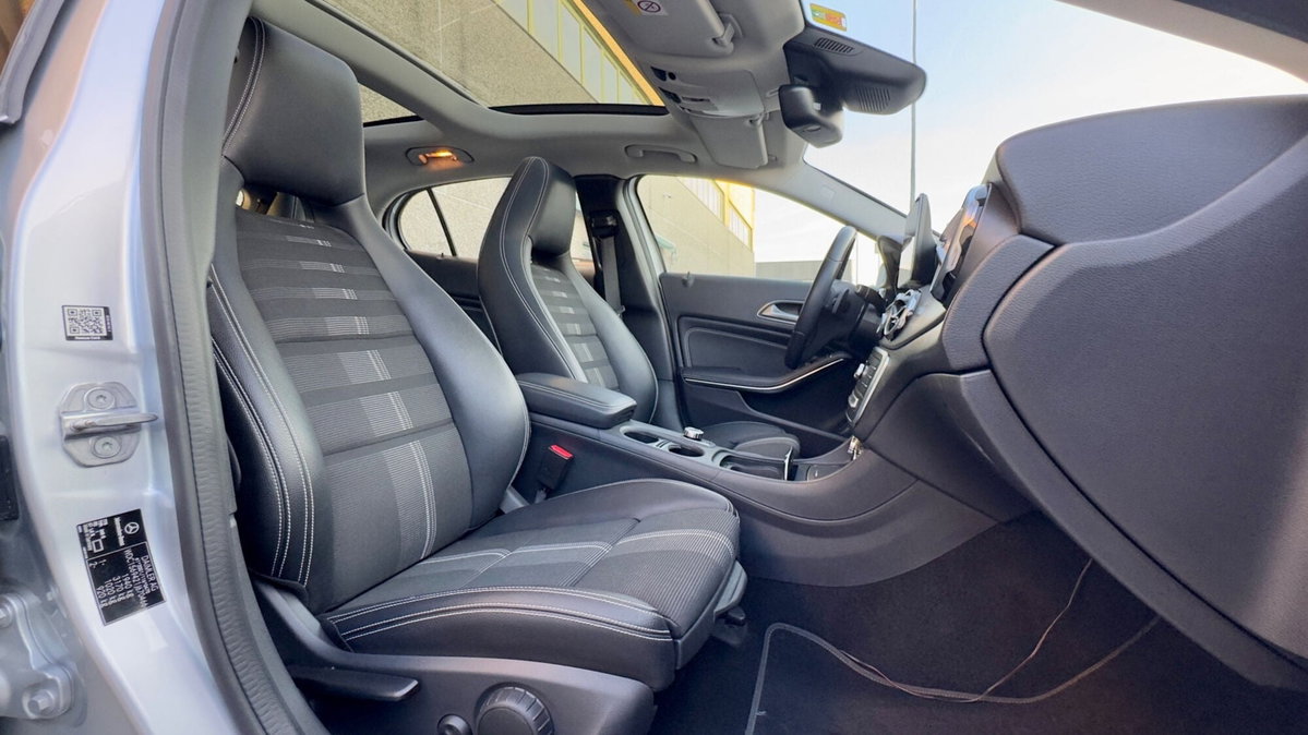 Mercedes-Benz GLA SUV 180 Premium (12)