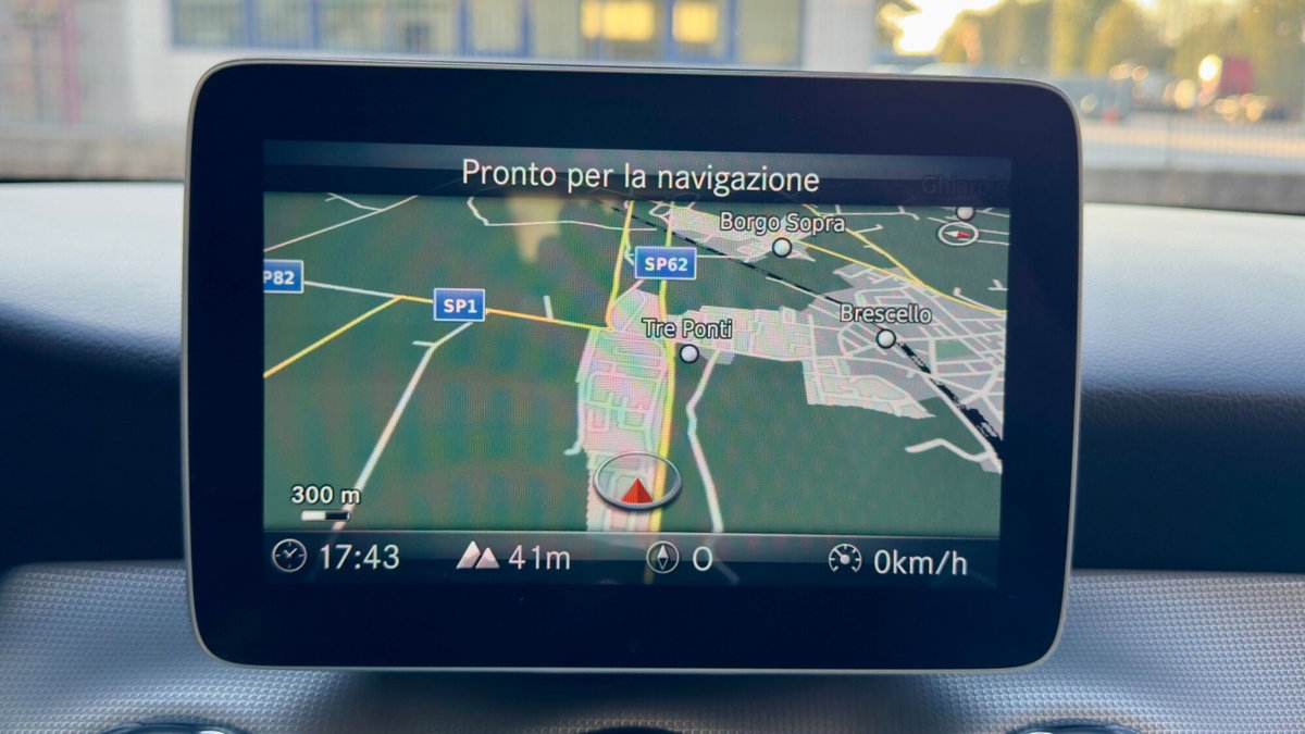Mercedes-Benz GLA SUV 180 Premium (13)