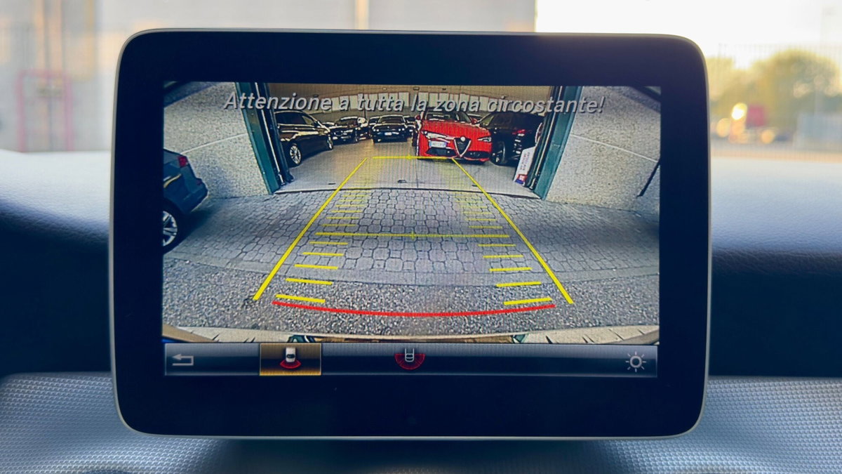 Mercedes-Benz GLA SUV 180 Premium (14)