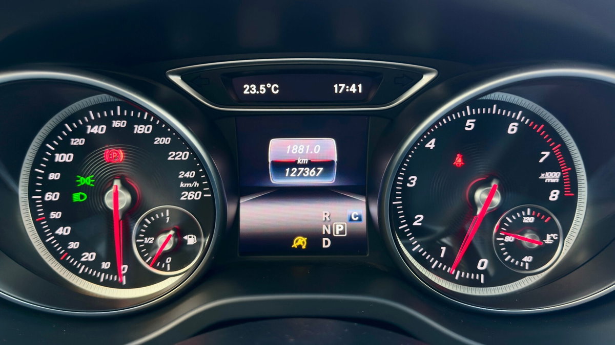 Mercedes-Benz GLA SUV 180 Premium (16)