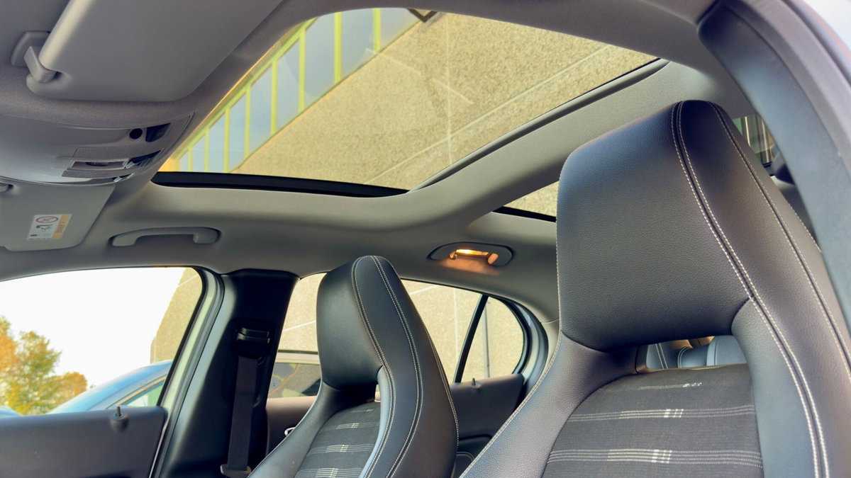 Mercedes-Benz GLA SUV 180 Premium (18)