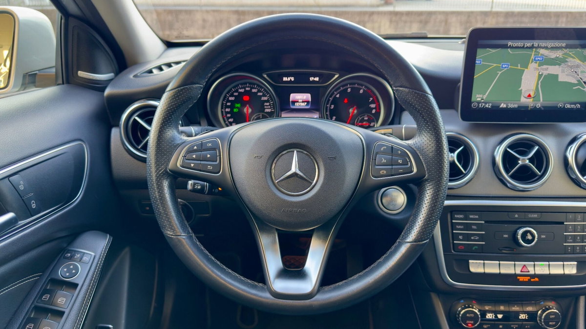 Mercedes-Benz GLA SUV 180 Premium (19)