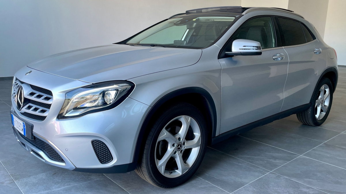 Mercedes-Benz GLA SUV 180 Premium (3)