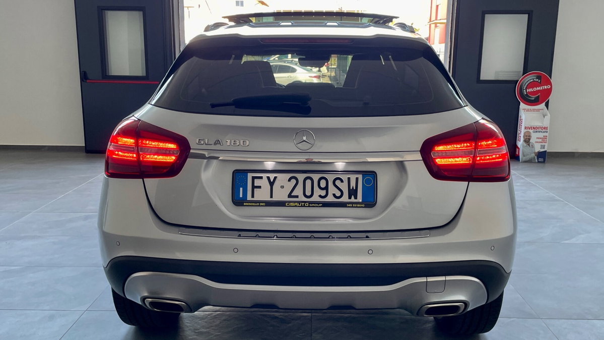 Mercedes-Benz GLA SUV 180 Premium (6)