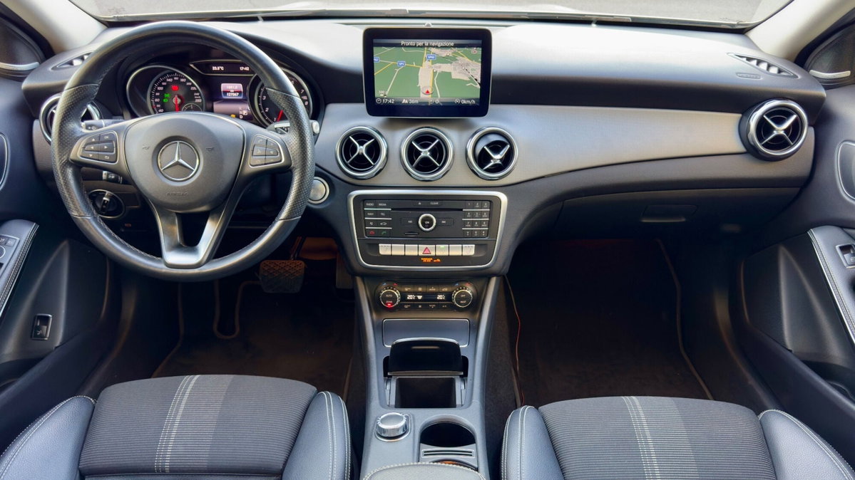 Mercedes-Benz GLA SUV 180 Premium (8)