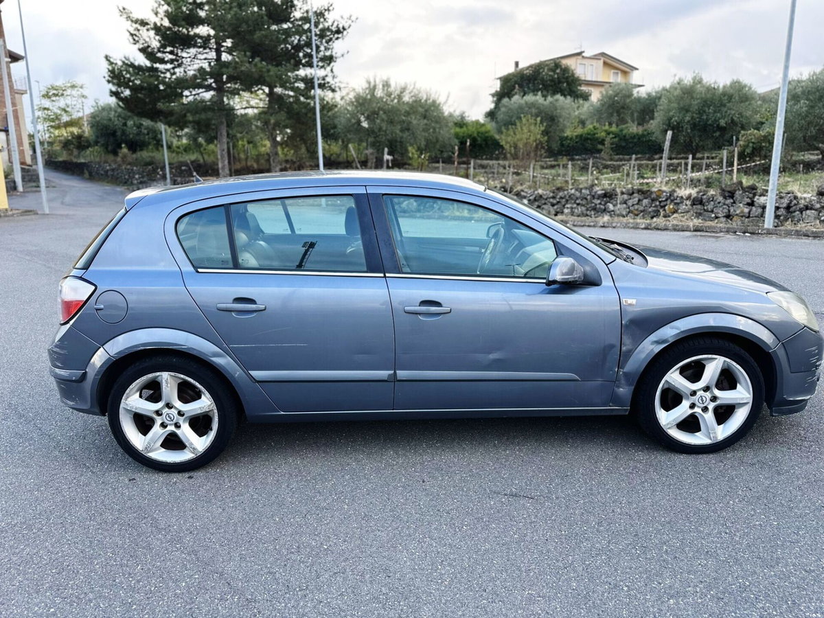 Opel Astra 1.7 CDTI 101CV 5 porte Club (2)