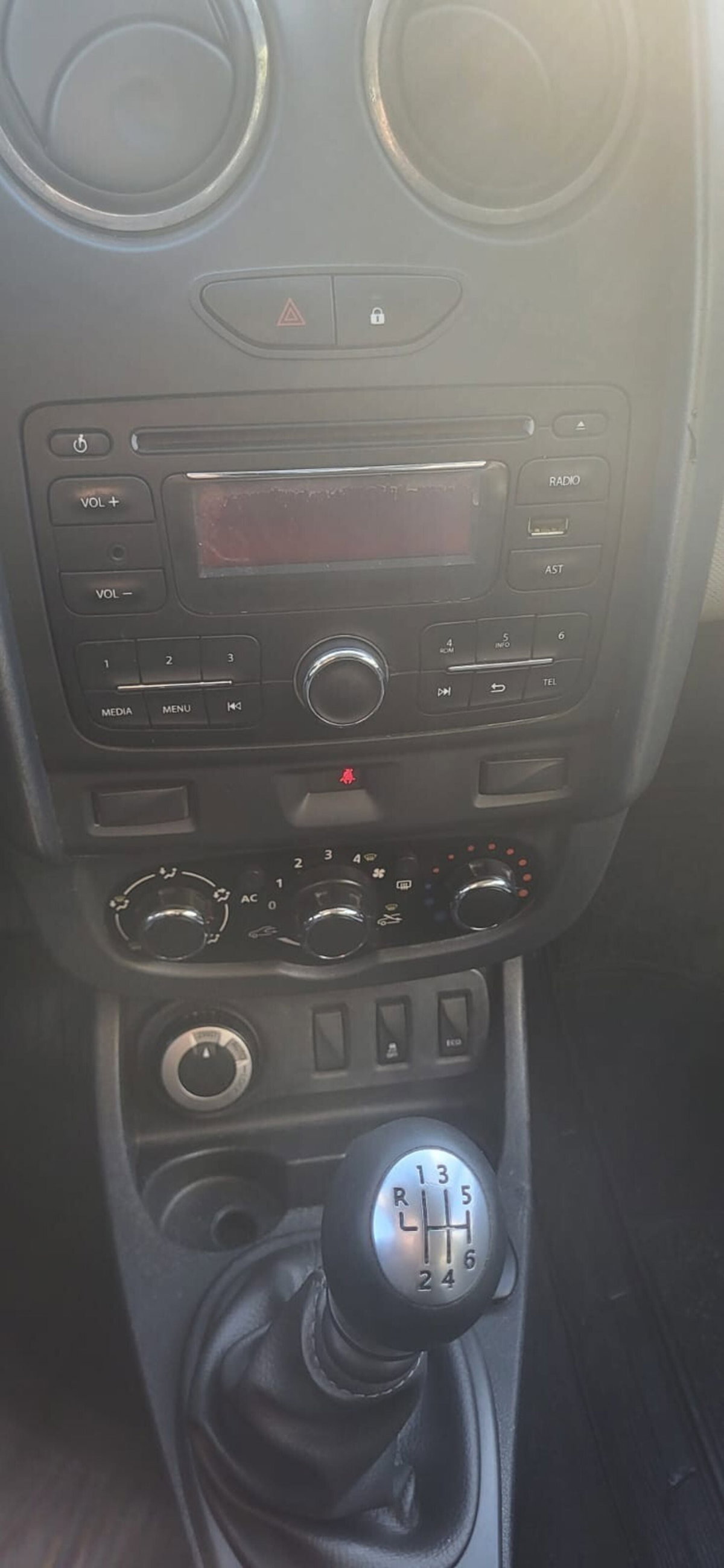 Dacia Duster 1.5 dCi 110CV Start&Stop 4x4 Lauréate (10)