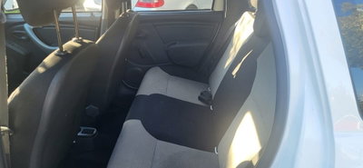 Dacia Duster 1.5 dCi 110CV Start&Stop 4x4 Lauréate (6)