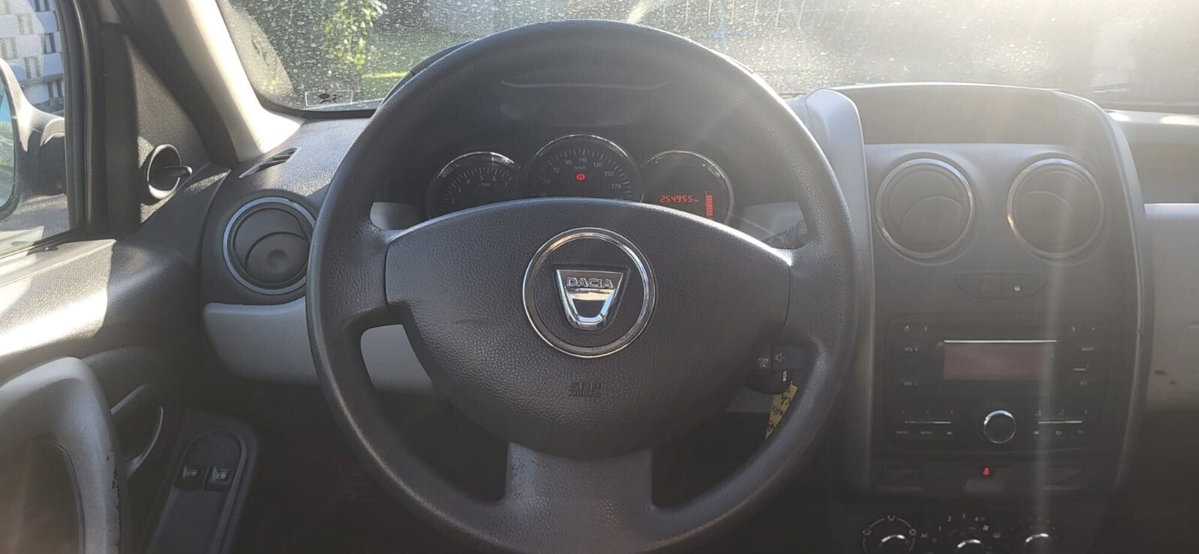 Dacia Duster 1.5 dCi 110CV Start&Stop 4x4 Lauréate (8)