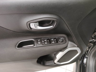 Jeep Renegade 1.3 T4 DDCT Longitude (13)