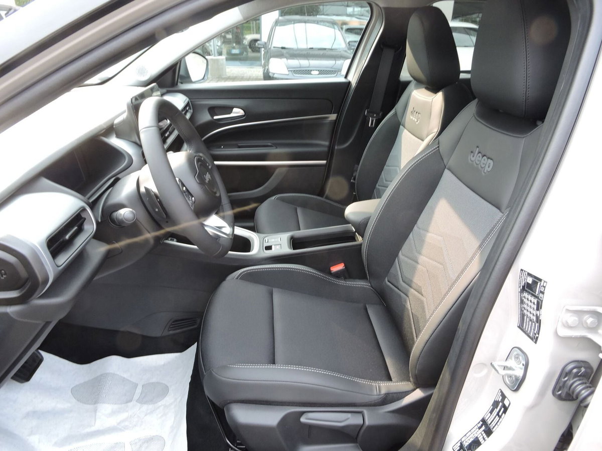 Jeep Avenger full-electric Summit fwd 156cv auto (12)