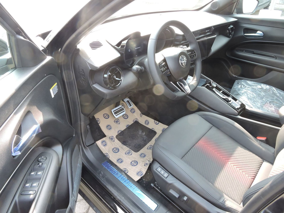 Alfa Romeo Junior 1.2 ibrida Speciale 145cv edct6 (10)