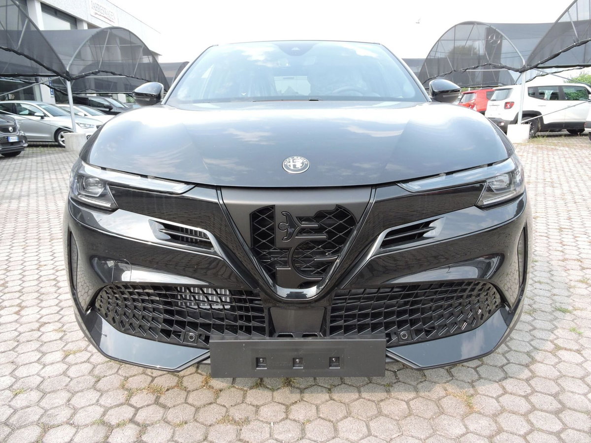 Alfa Romeo Junior 1.2 ibrida Speciale 145cv edct6 (2)