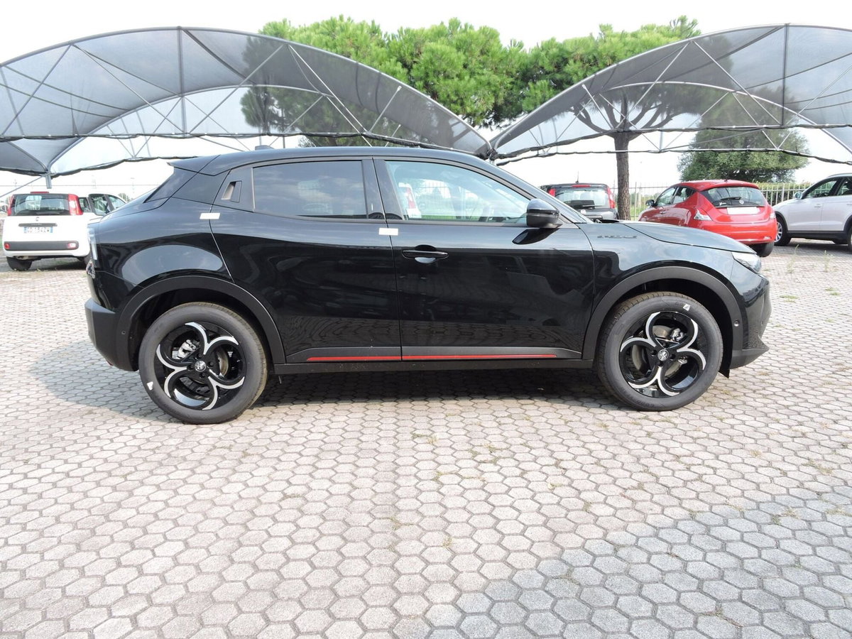 Alfa Romeo Junior 1.2 ibrida Speciale 145cv edct6 (4)