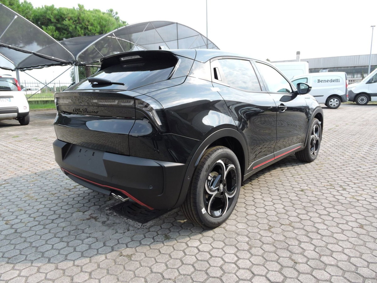 Alfa Romeo Junior 1.2 ibrida Speciale 145cv edct6 (5)